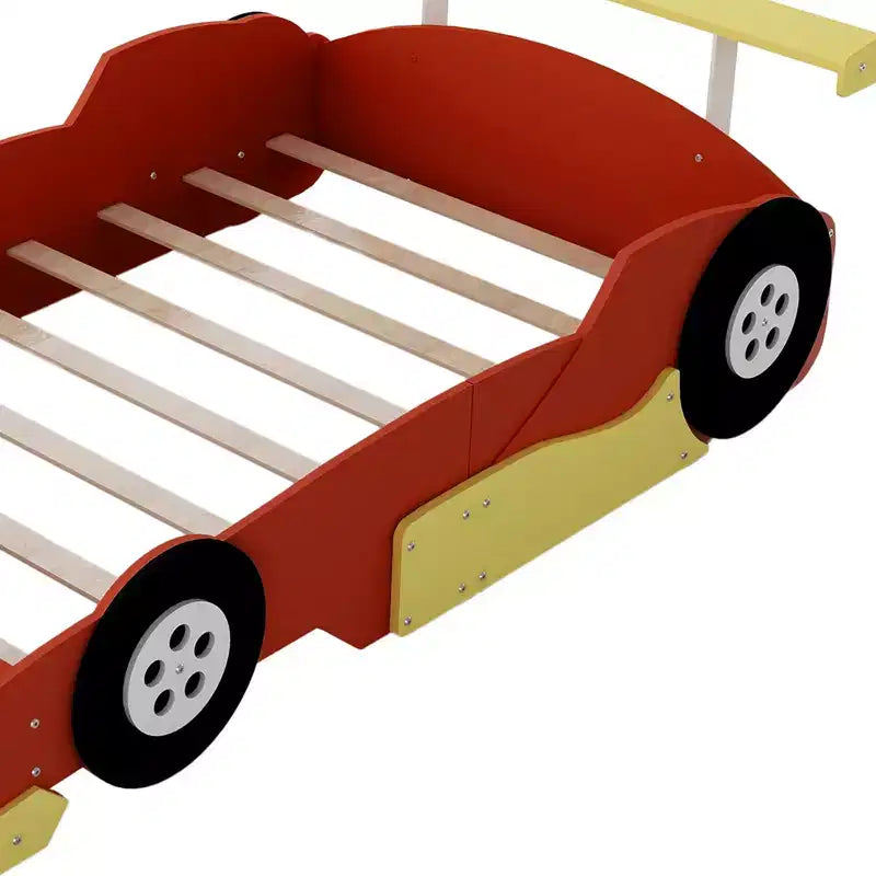 Lit plateforme simple en forme de voiture de course avec roulettes, au design unique