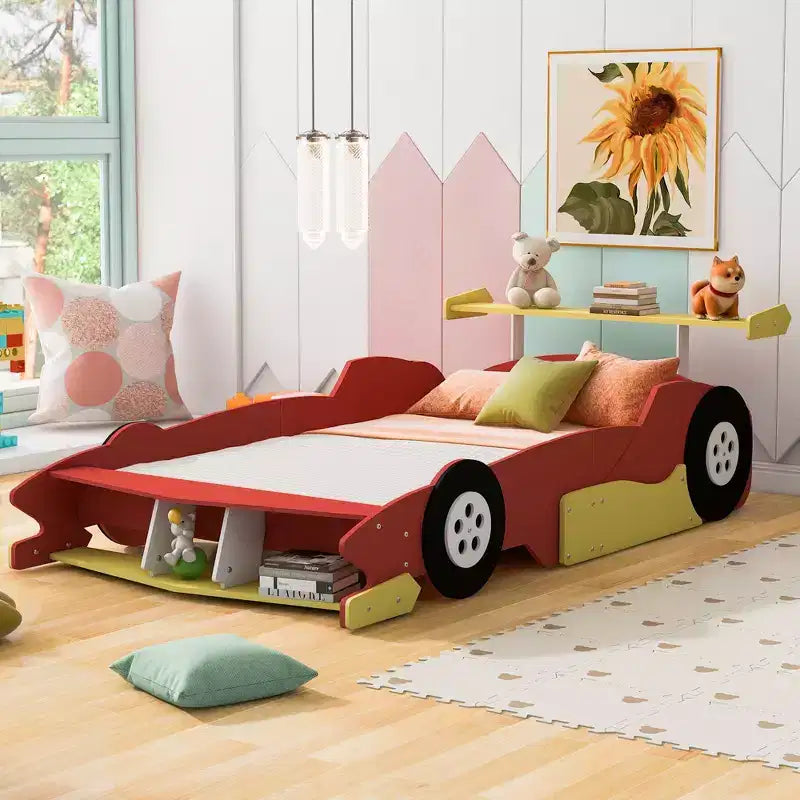Lit plateforme simple en forme de voiture de course avec roulettes, au design unique