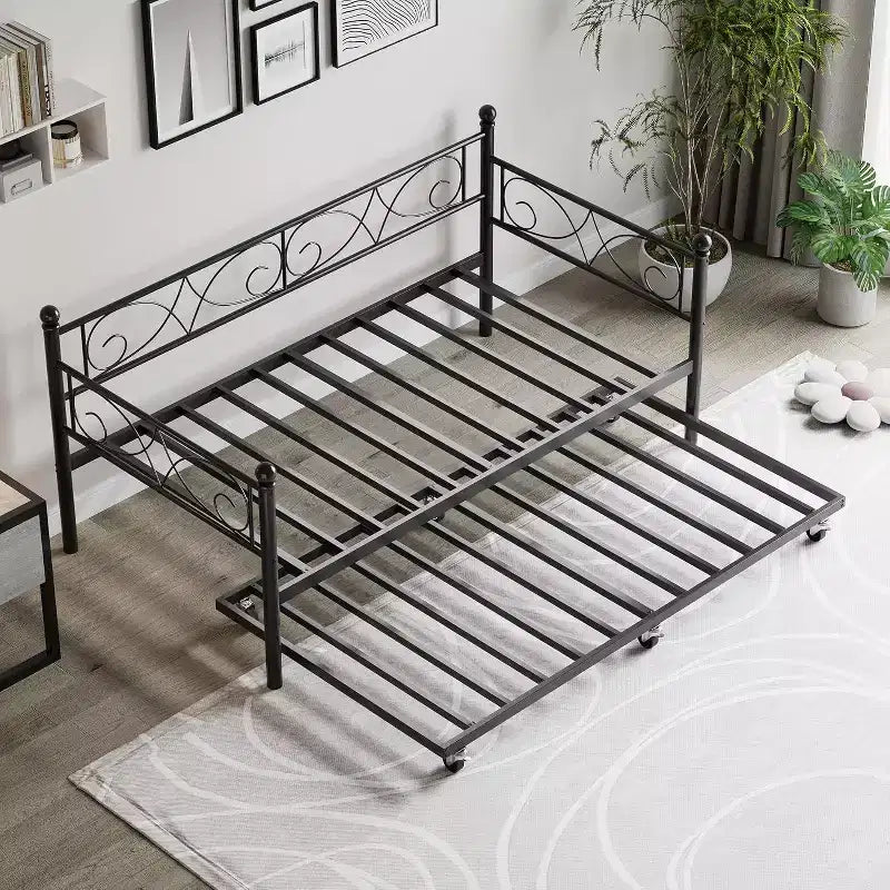 Cadre de lit de repos double avec lit gigogne, tête de lit florale et lattes en acier robustes, idéal pour les salons et les chambres d'amis, doré