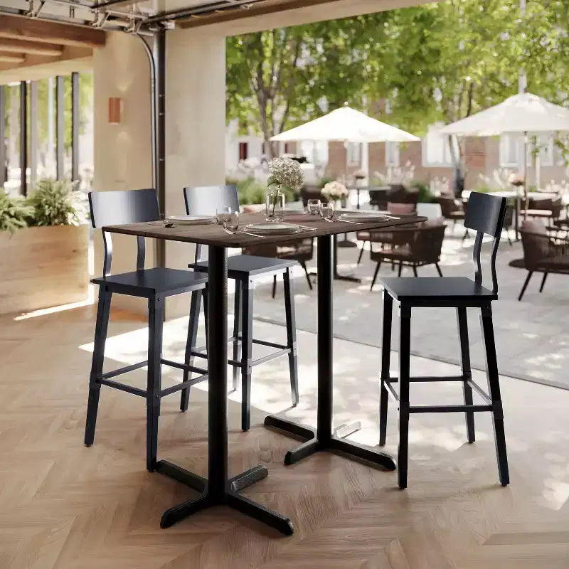 Plateau de table avec technologie TopGuard HPL et piètement hauteur bar