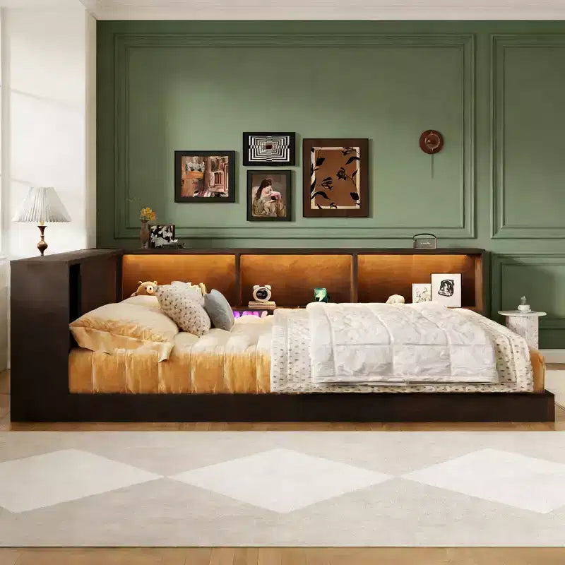 Lit de repos moderne Queen avec 5 étagères de rangement, prises et lumière